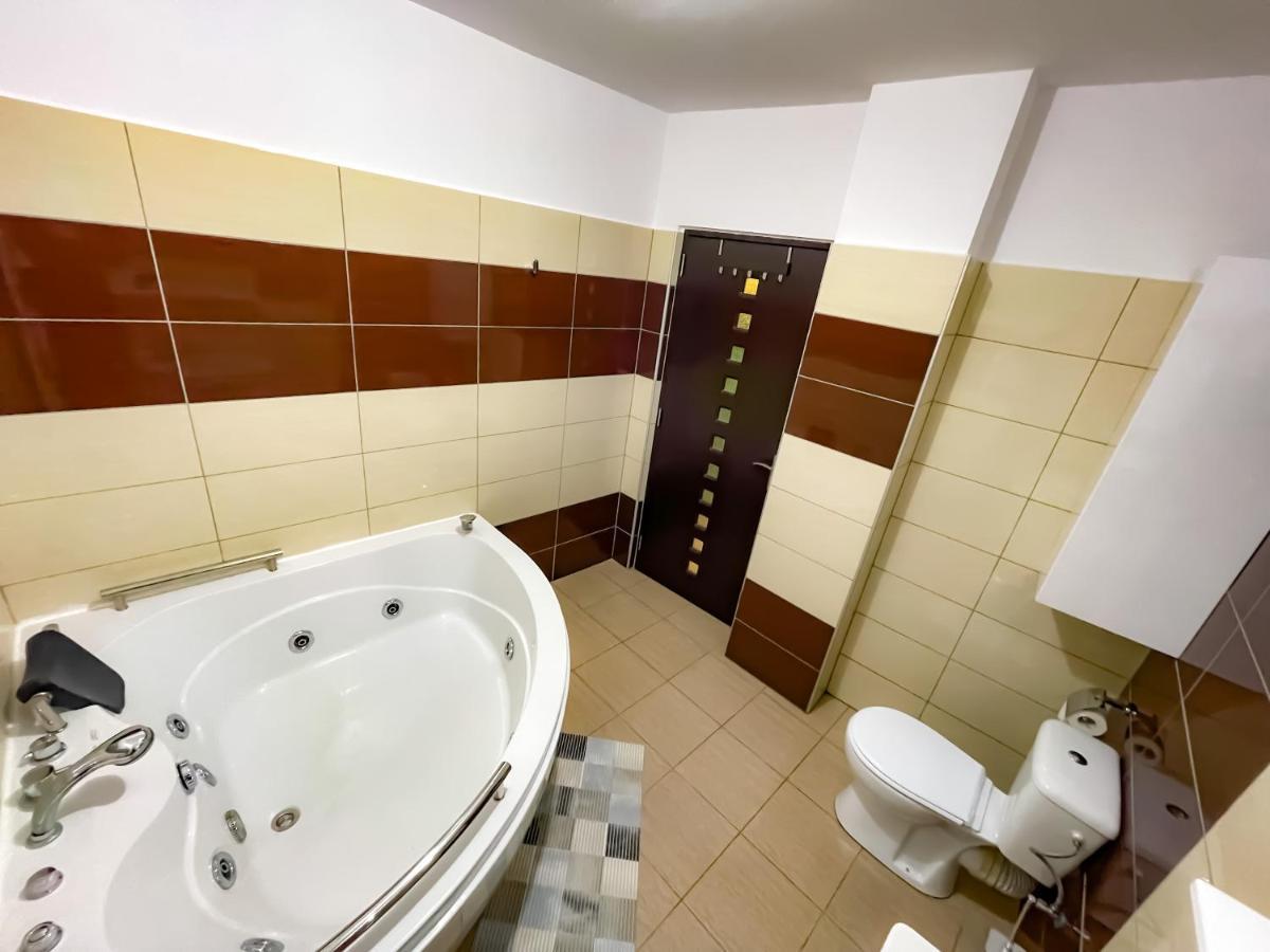 布加勒斯特Cool Flat With Hot Tub In The Old Town公寓 外观 照片